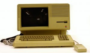Apples erster Mac machte vor 40 Jahren sein Debüt auf der Bühne.